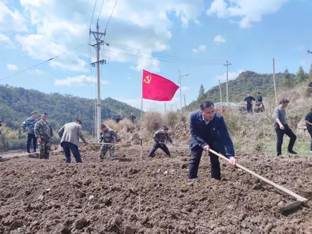 红土坡村民委员会领导团队介绍